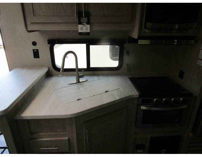 2022 Coachmen Catalina Legacy Edition 243RBS Travel Trailer at H&K Camper Sales STOCK# nu040782 Photo 11