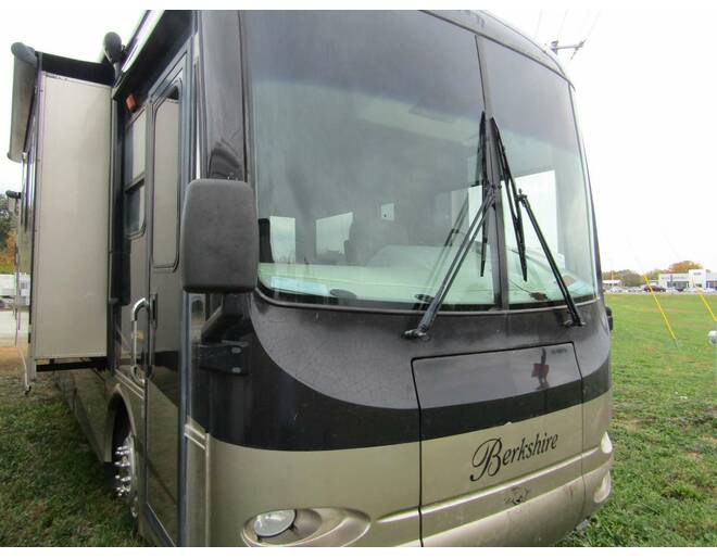 2008 Berkshire Freightliner 360QS Class A at H&K Camper Sales STOCK# z35428 Photo 4