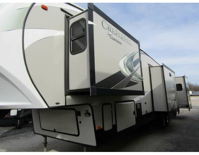 2018 Coachmen Chaparral 381RD Fifth Wheel at H&K Camper Sales STOCK# 2018381rd Photo 3