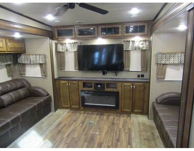 2018 Coachmen Chaparral 381RD Fifth Wheel at H&K Camper Sales STOCK# 2018381rd Photo 11
